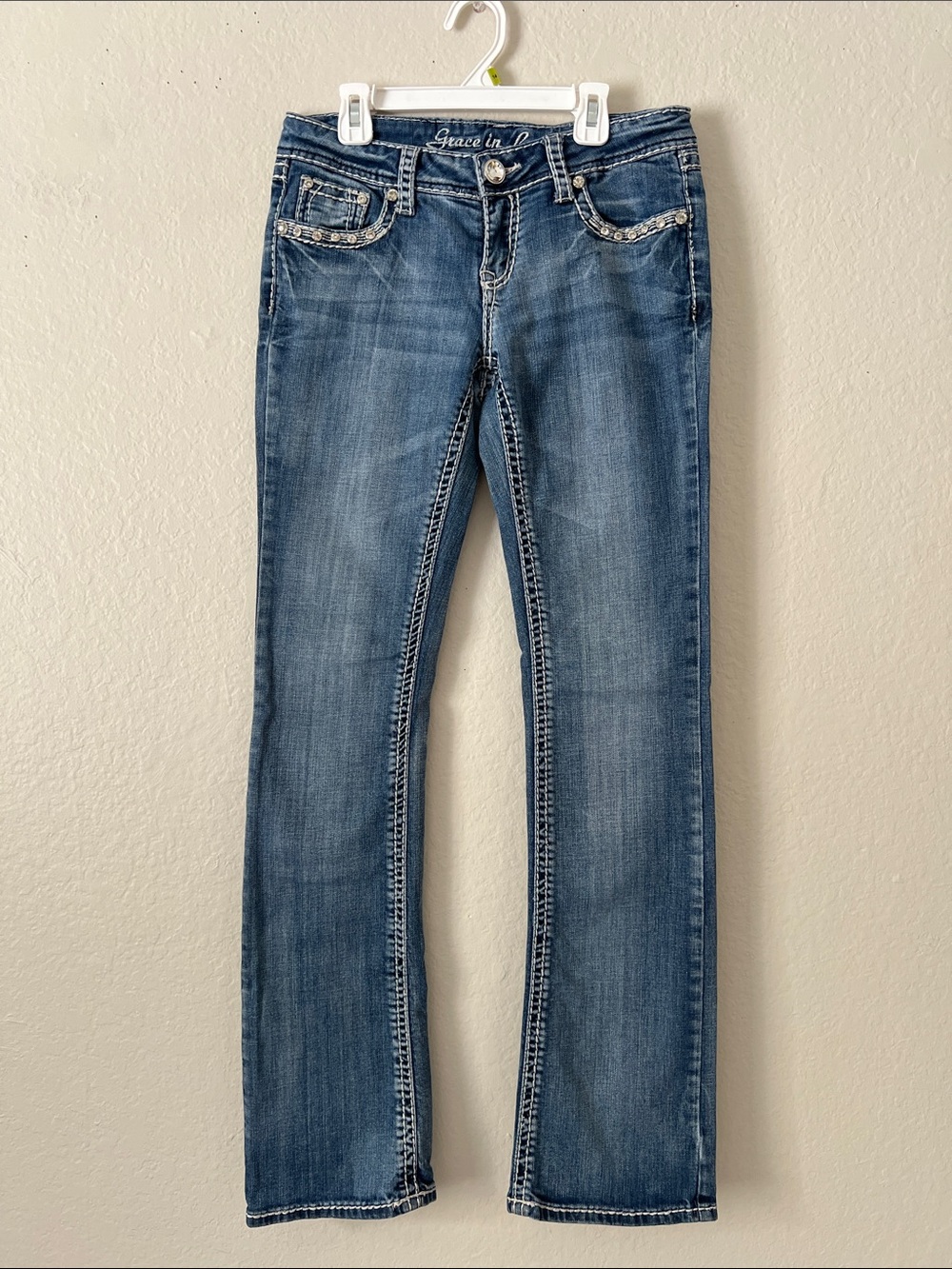 EUC Grace in LA Medium Wash Boot Cut Jeans rhinestones Size 9/28